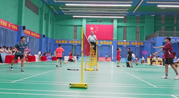 云配资 2025年海南省青少年羽毛球锦标赛白沙挥拍开赛